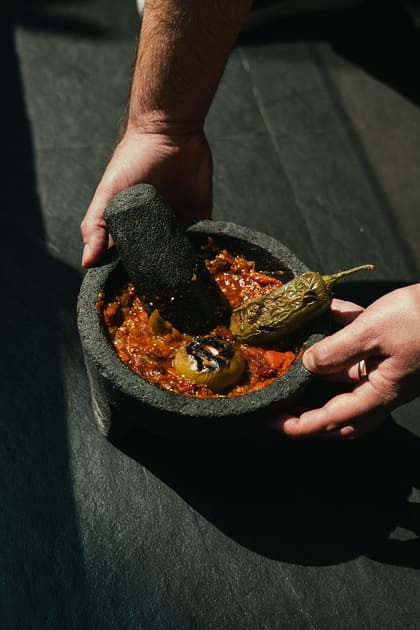 Chapulín es un restaurante de comida mexicana con salsa hecha en molcajete